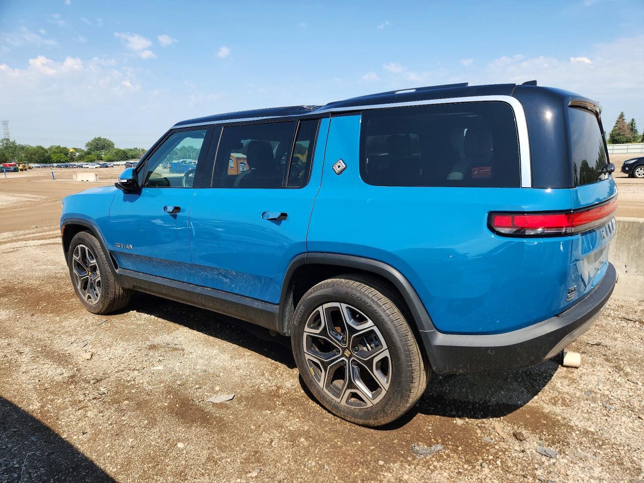 2026 Rivian R1S Adventure - Фото 2