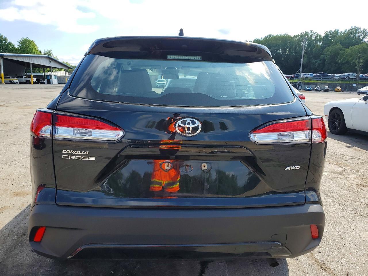 2025 Toyota Corolla Cross L - Фото 6