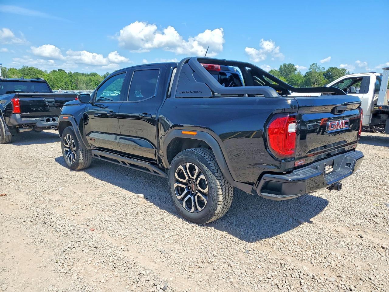 2025 GMC Canyon At4 - Фото 2