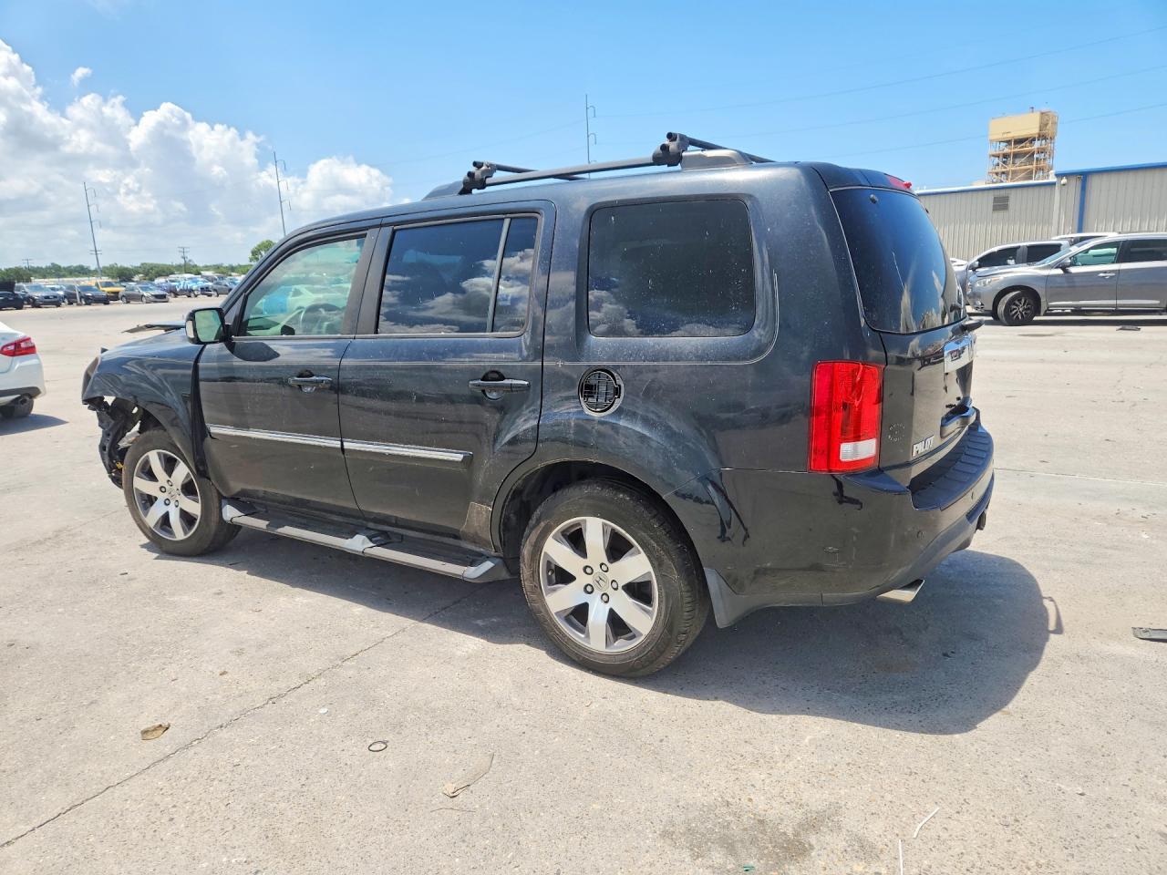 2015 Honda Pilot Touring - Image 2