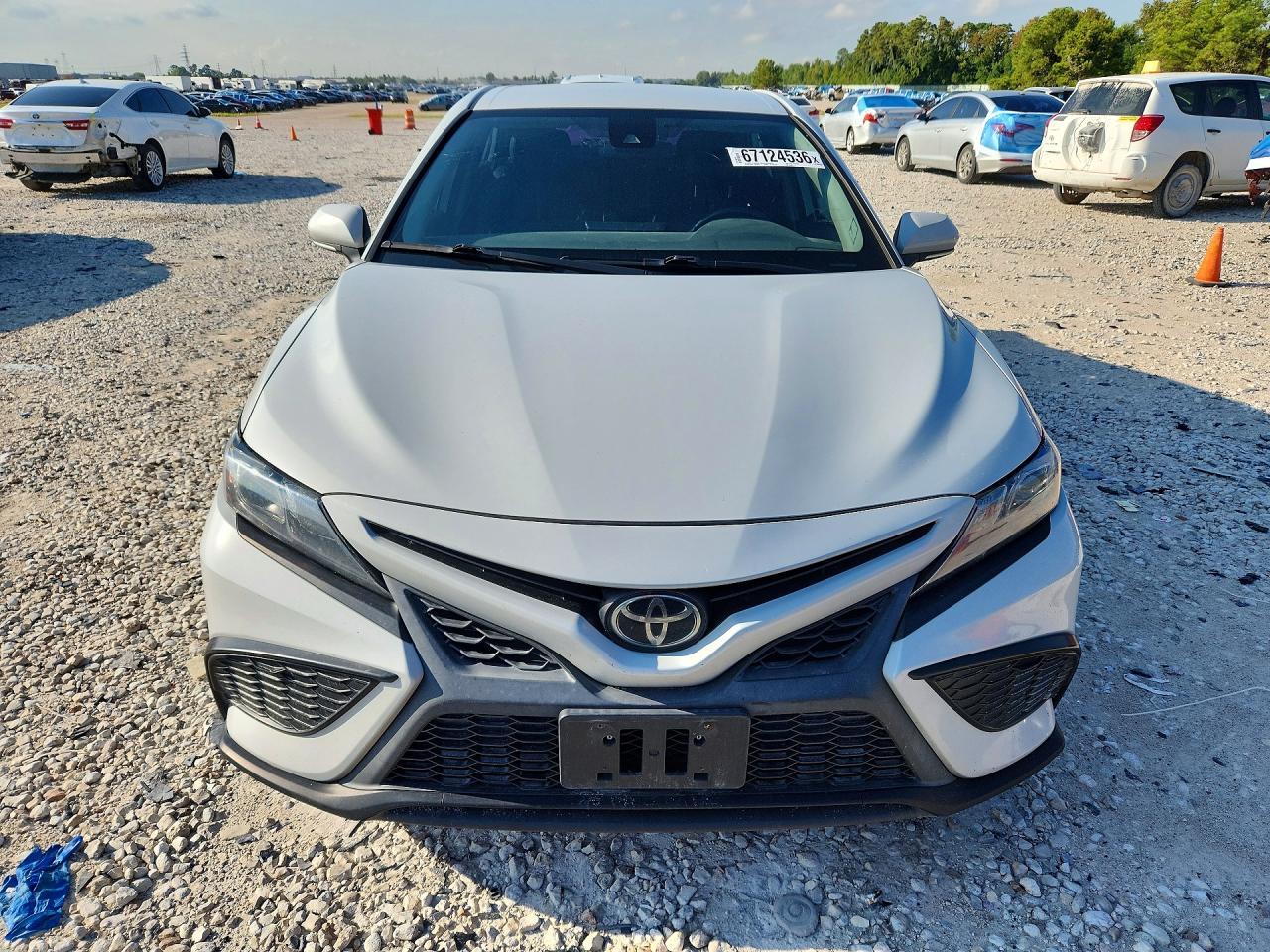 2022 Toyota Camry Se - Фото 5