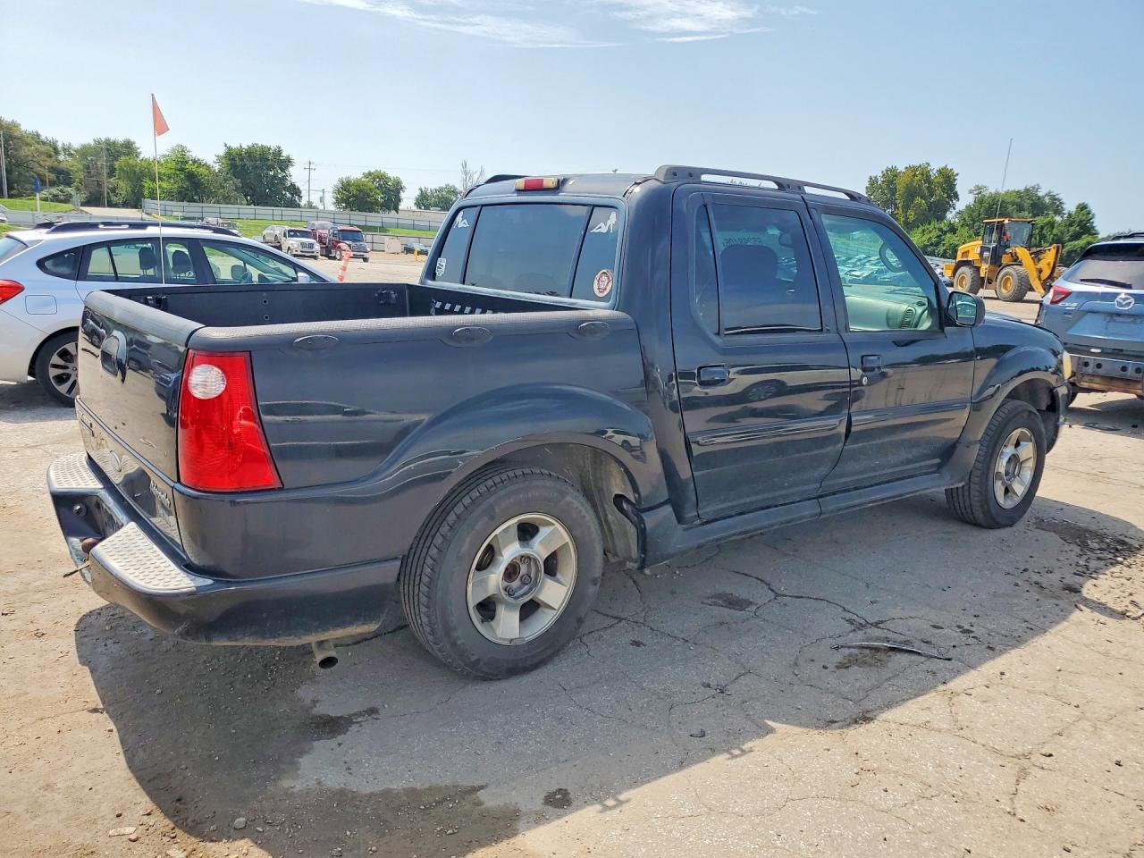 2005 Ford Explorer Sport Trac - Фото 3