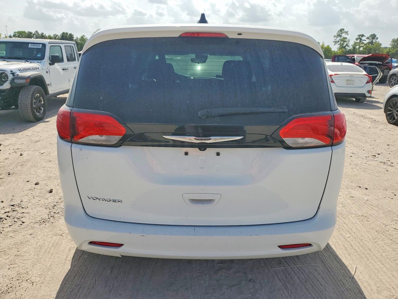 2023 Chrysler Voyager Lx - Image 6