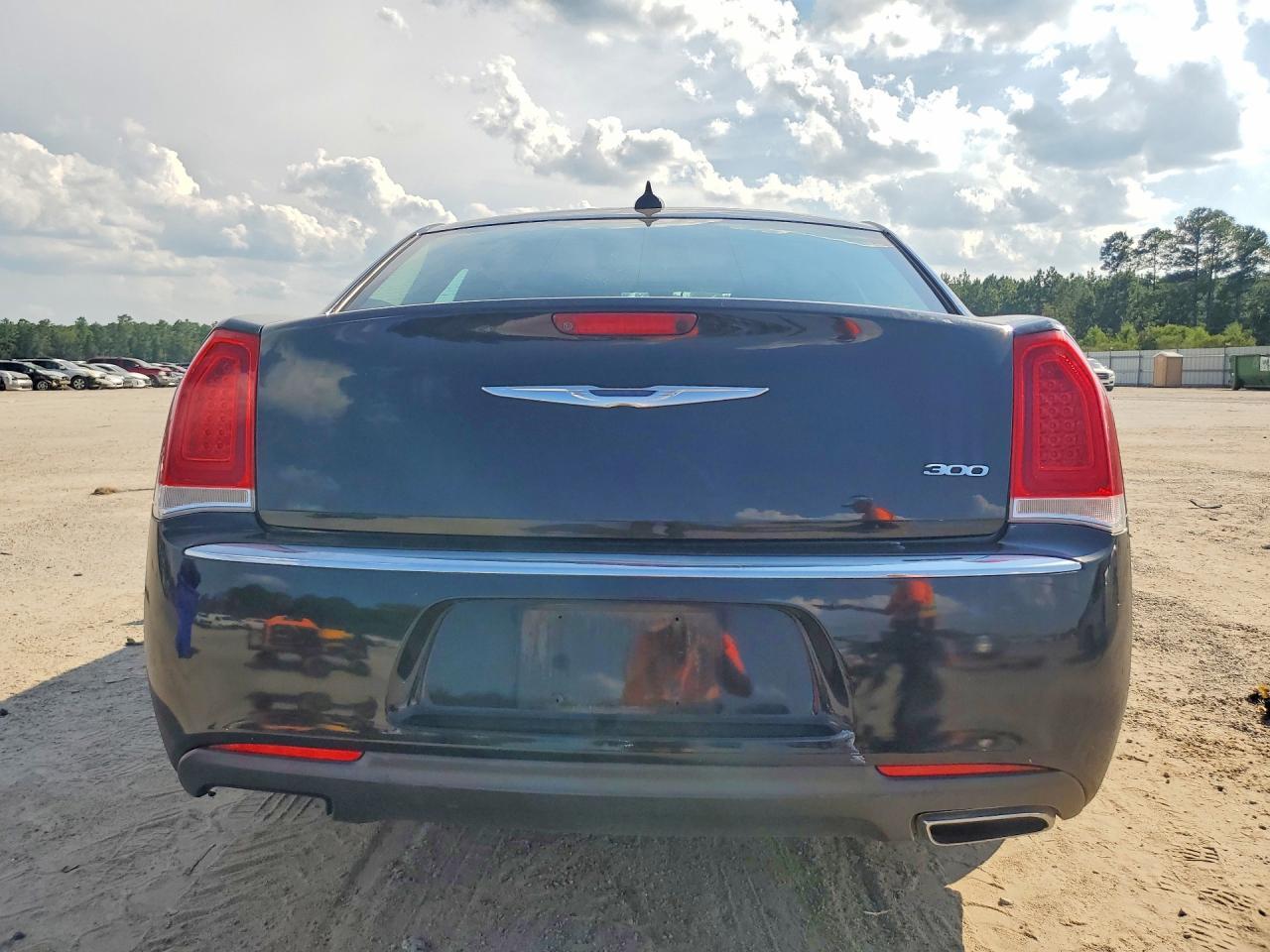 2017 Chrysler 300 Limited - Фото 6