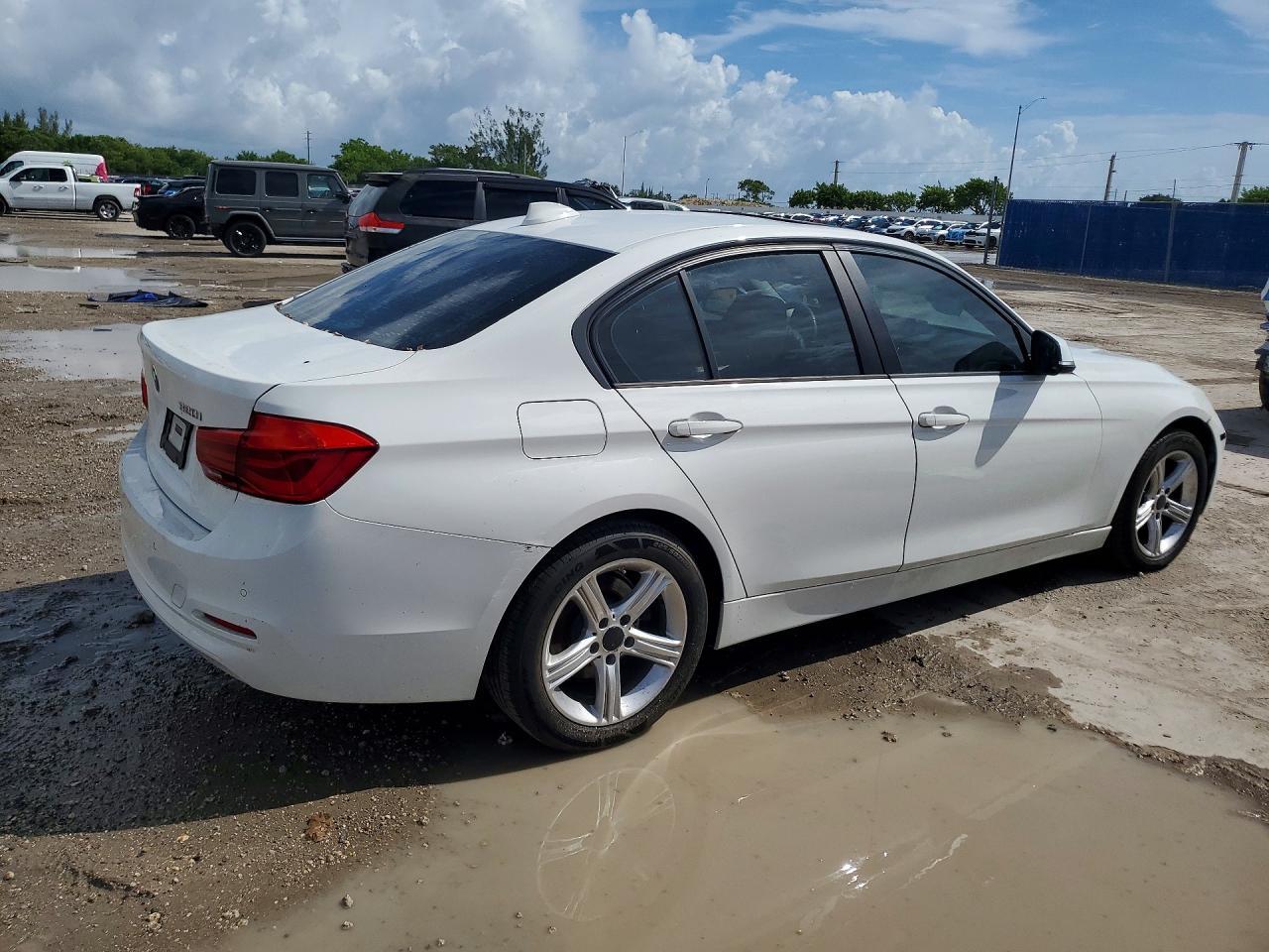 2017 BMW 320 I - Image 3