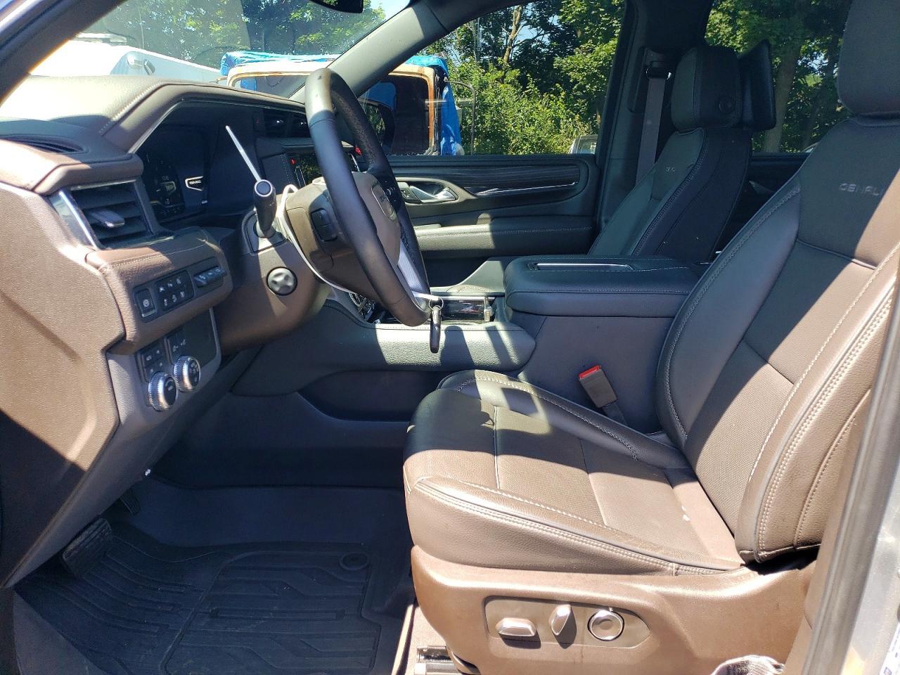 2024 GMC Yukon Denali - Image 7