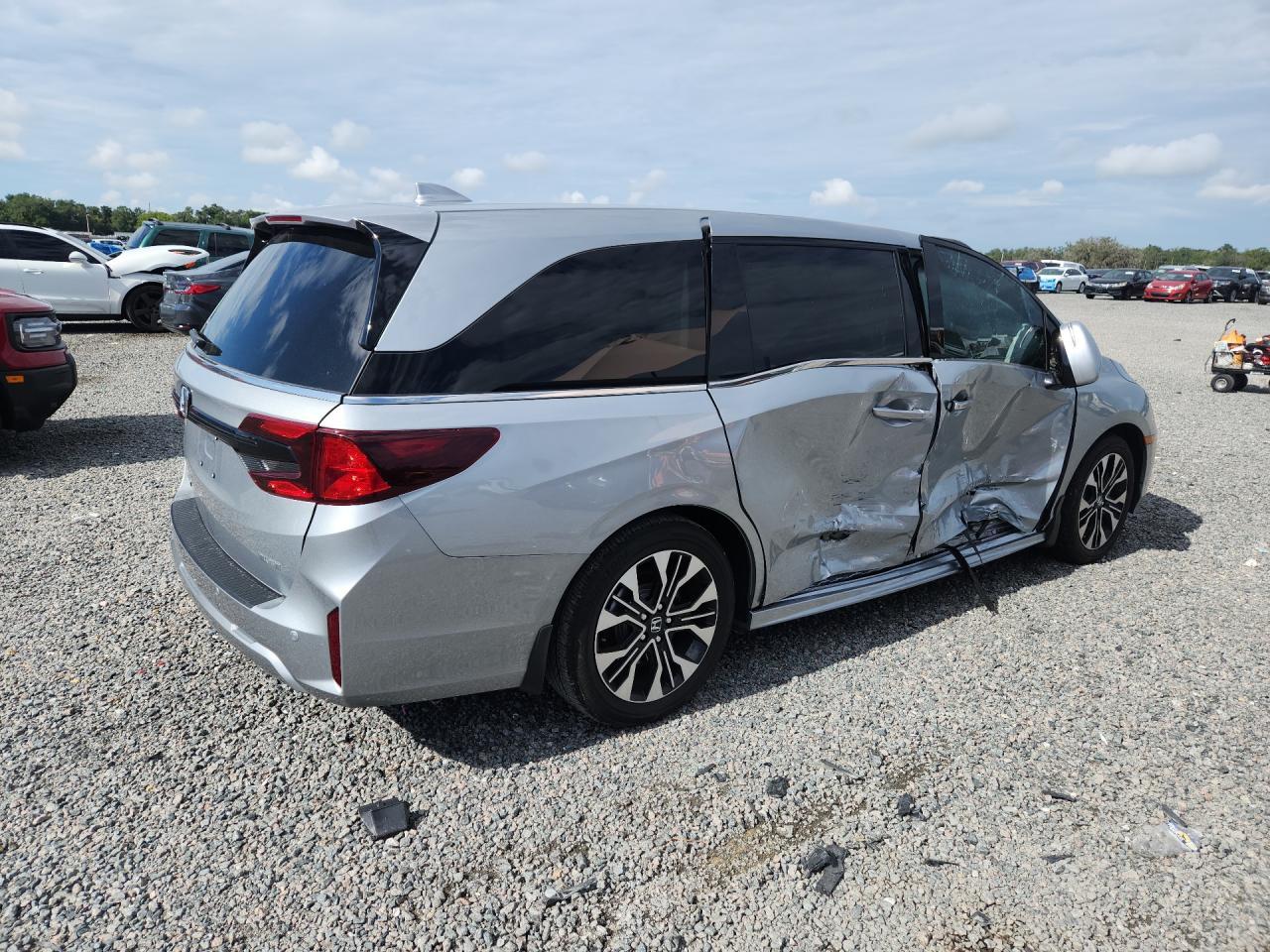 2025 Honda Odyssey Elite - Image 3