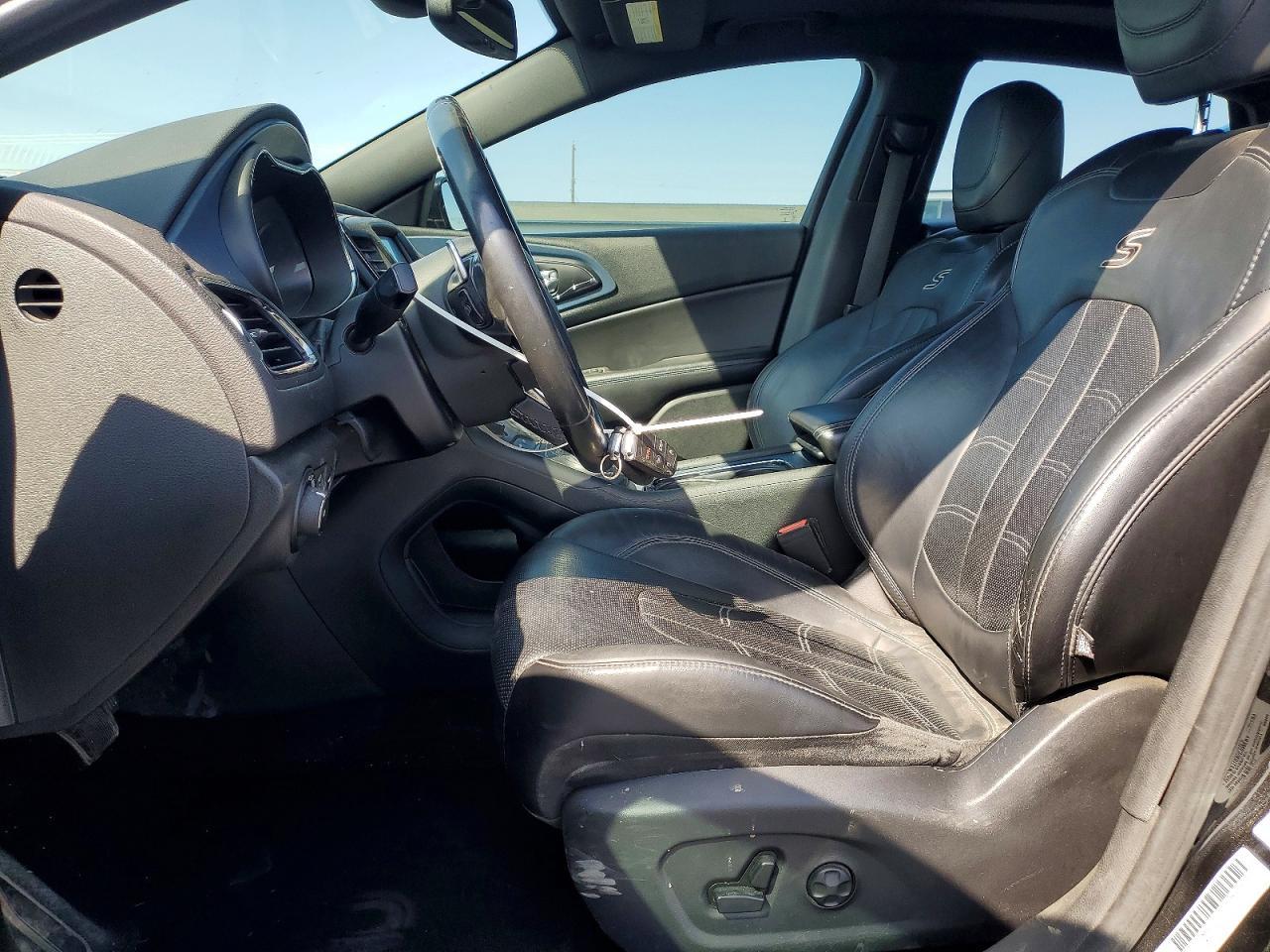 2015 Chrysler 200 S - Image 7