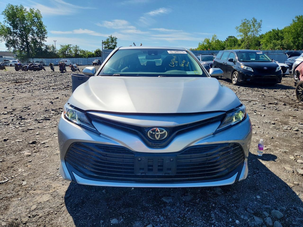 2020 Toyota Camry Le - Фото 5