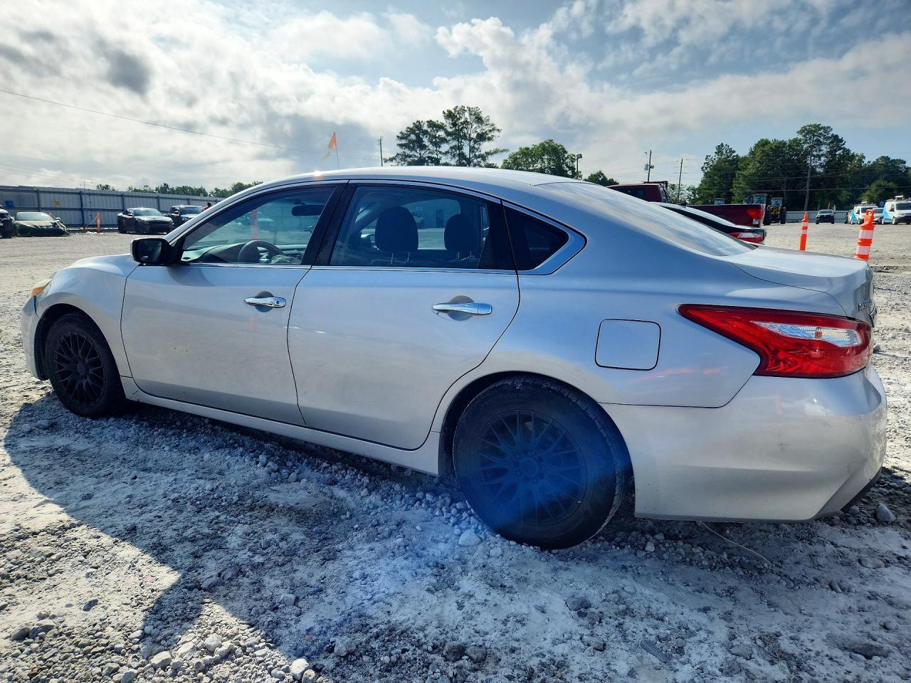 2017 Nissan Altima 2.5 S - Фото 2