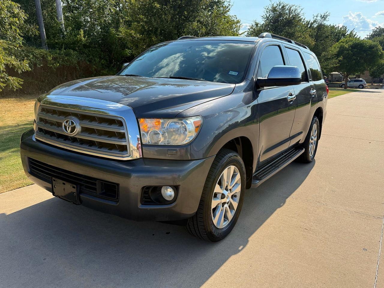 2012 Toyota Sequoia Platinum - Фото 2