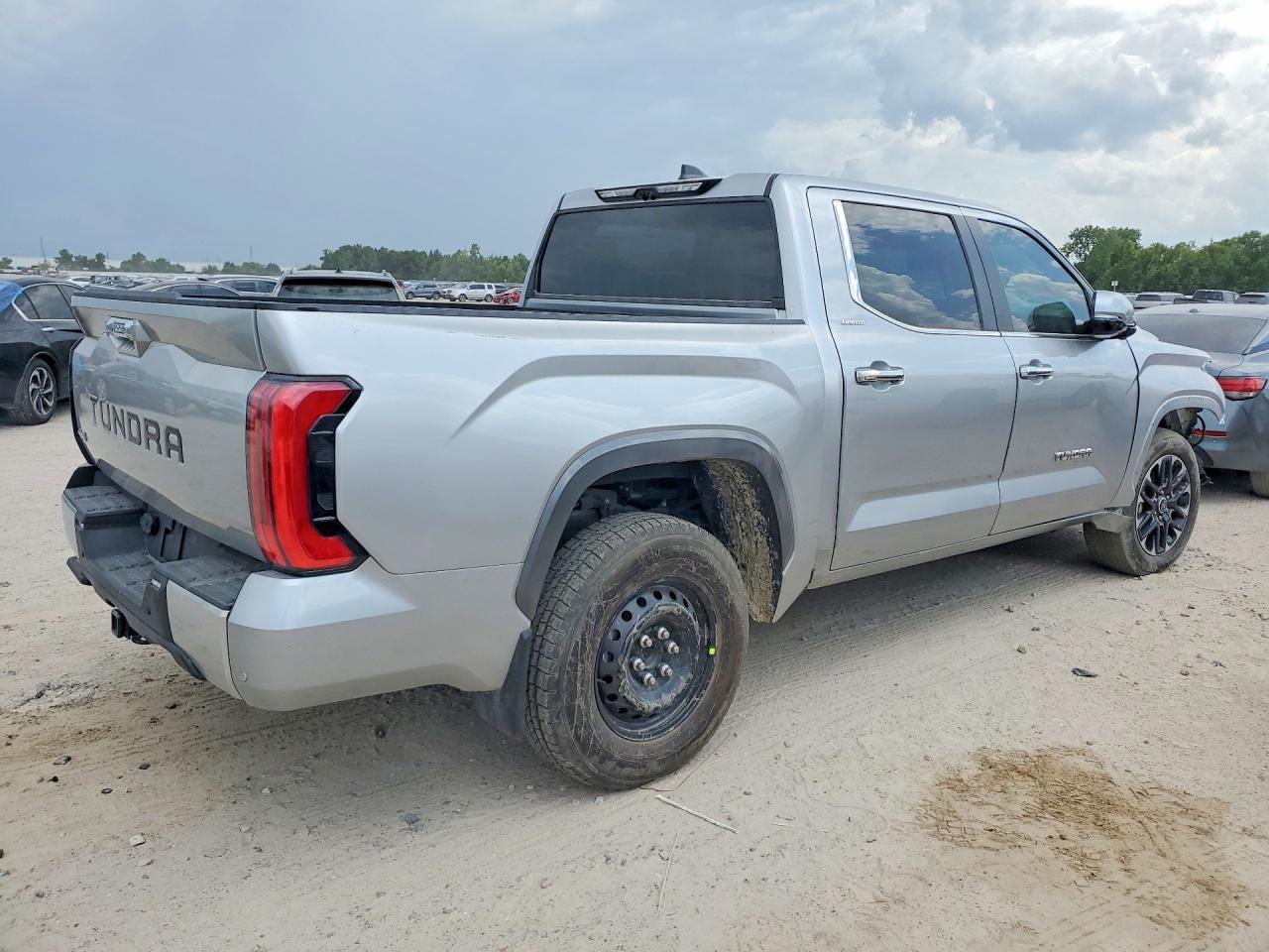 2024 Toyota Tundra Crewmax Limited - Image 3