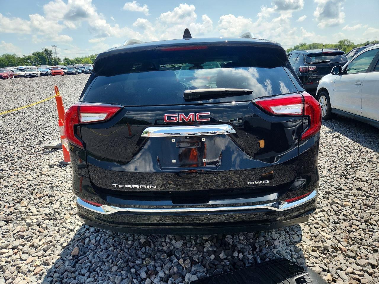 2024 GMC Terrain Denali - Image 6