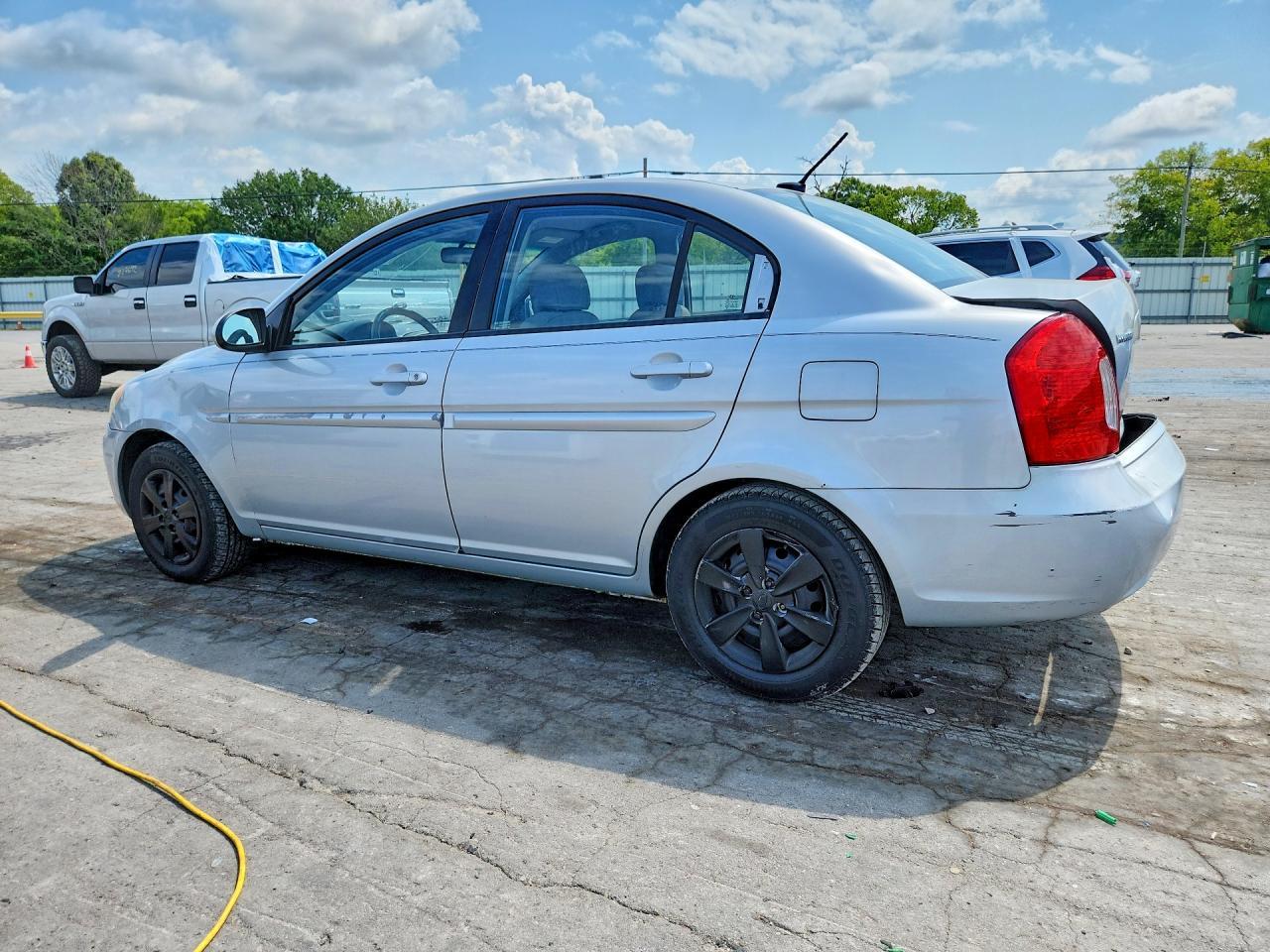 2009 Hyundai Accent Gls - Image 2