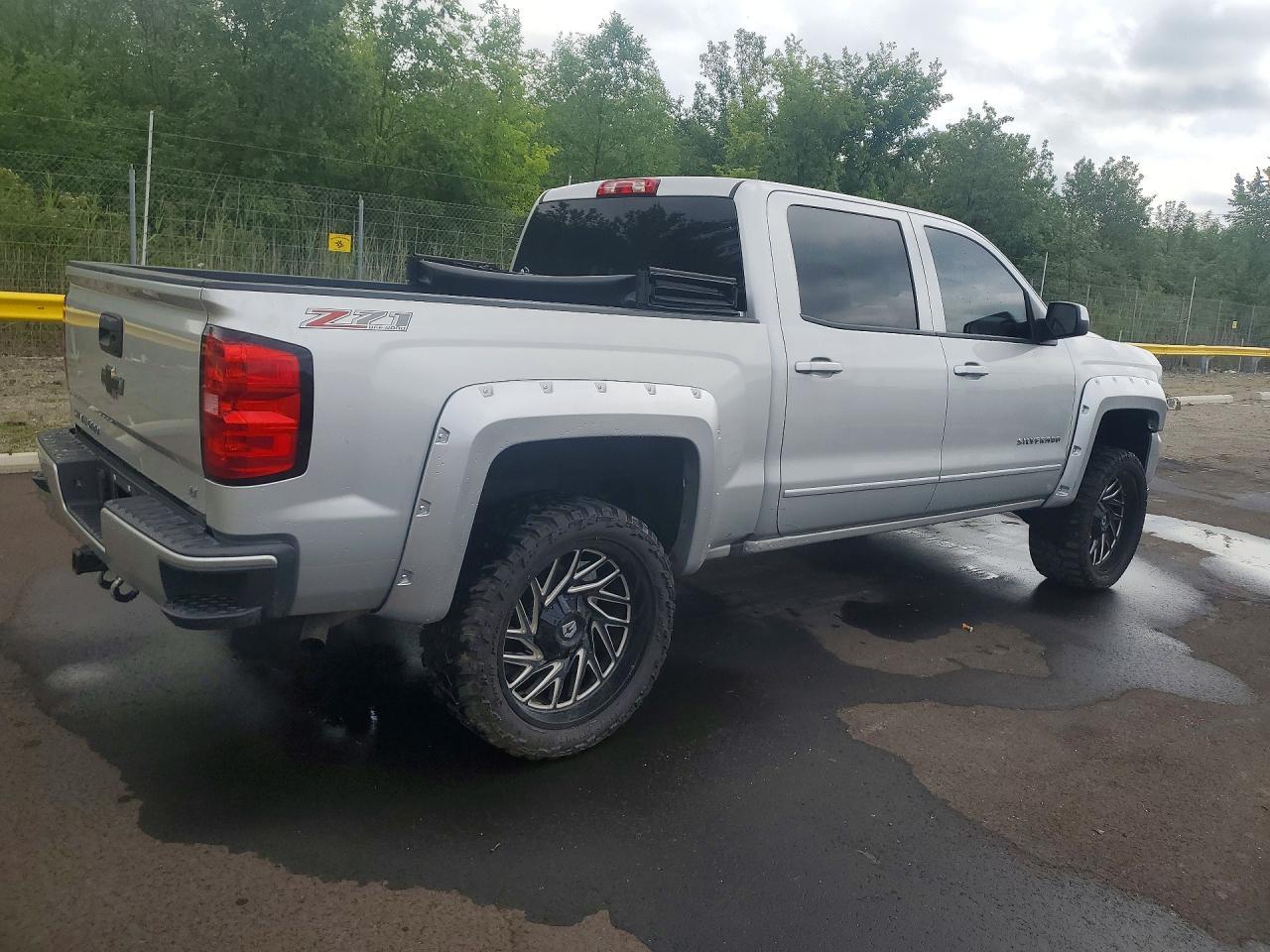 2017 Chevrolet Silverado K1500 Lt - Image 3