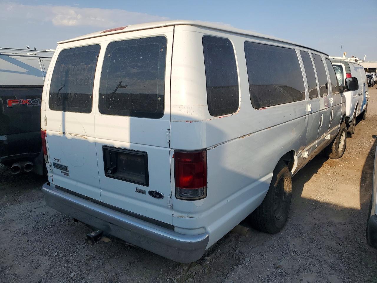 2010 Ford Econoline E350 Super Duty Wagon - Фото 3