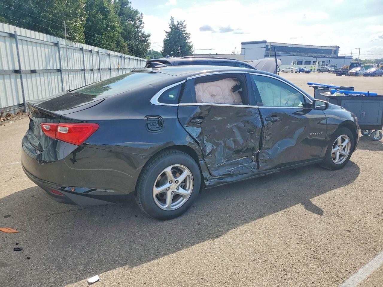 2018 Chevrolet Malibu Ls - Фото 3