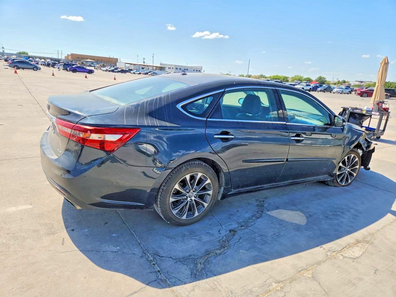 2016 Toyota Avalon Xle Plus - Image 3