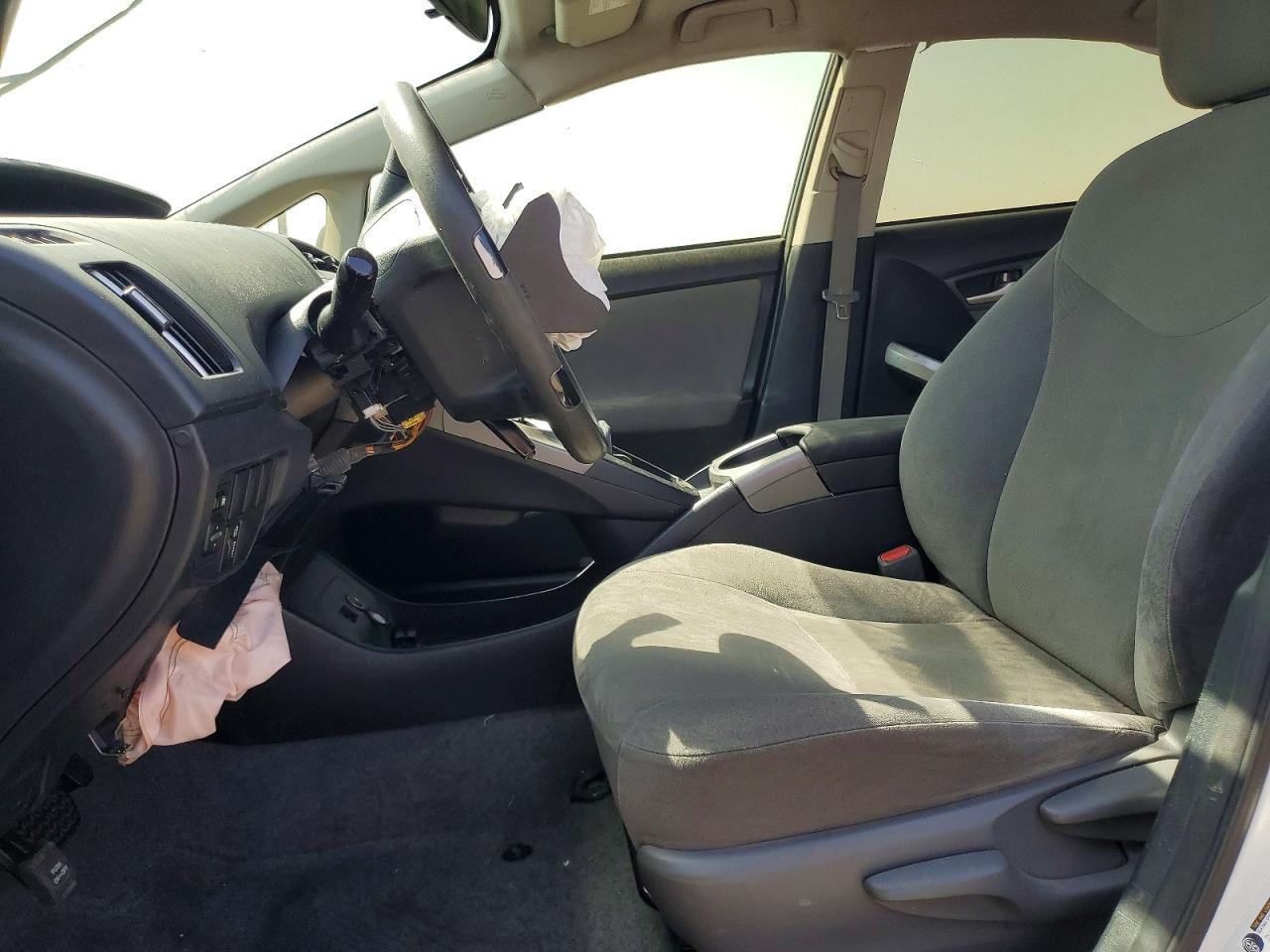 2015 Toyota Prius Two - Image 7
