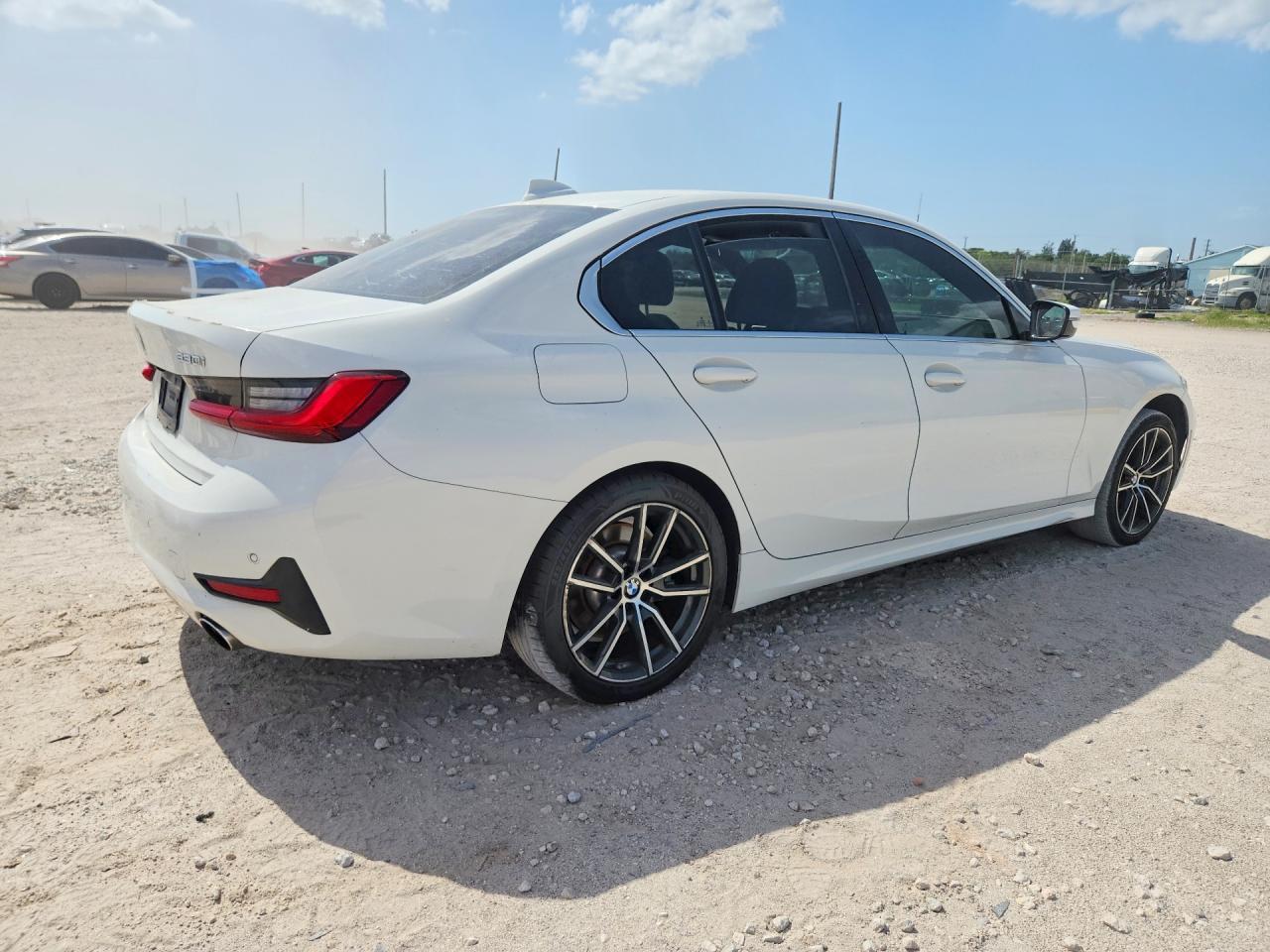 2020 BMW 330Xi - Image 3