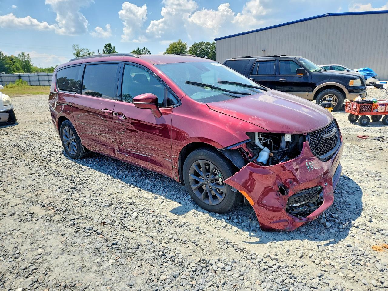 2021 Chrysler Pacifica Touring - Фото 4