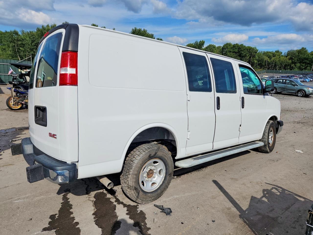 2021 GMC Savana G2500 - Фото 3