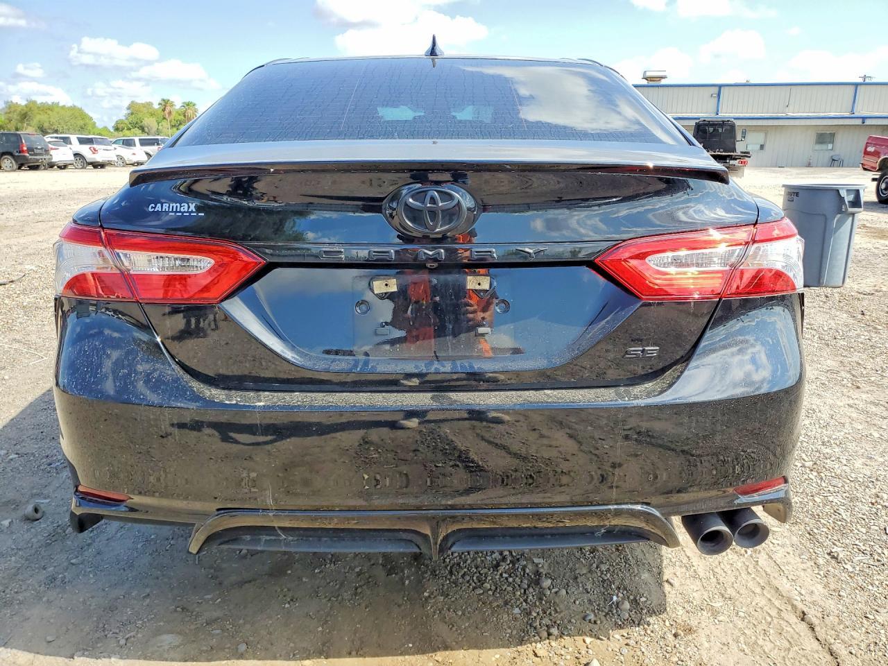 2020 Toyota Camry Se - Фото 6