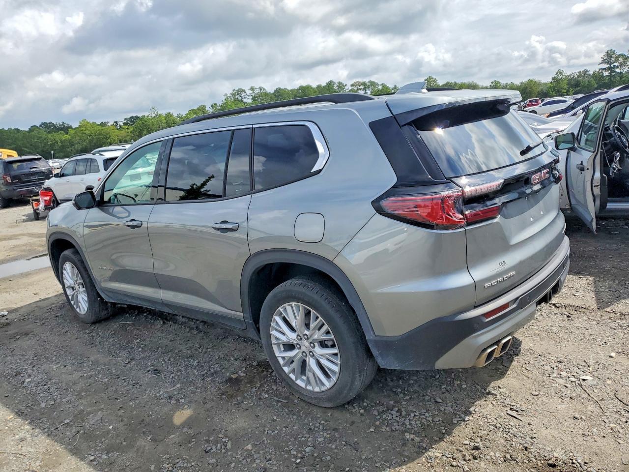 2024 GMC Acadia - Image 2