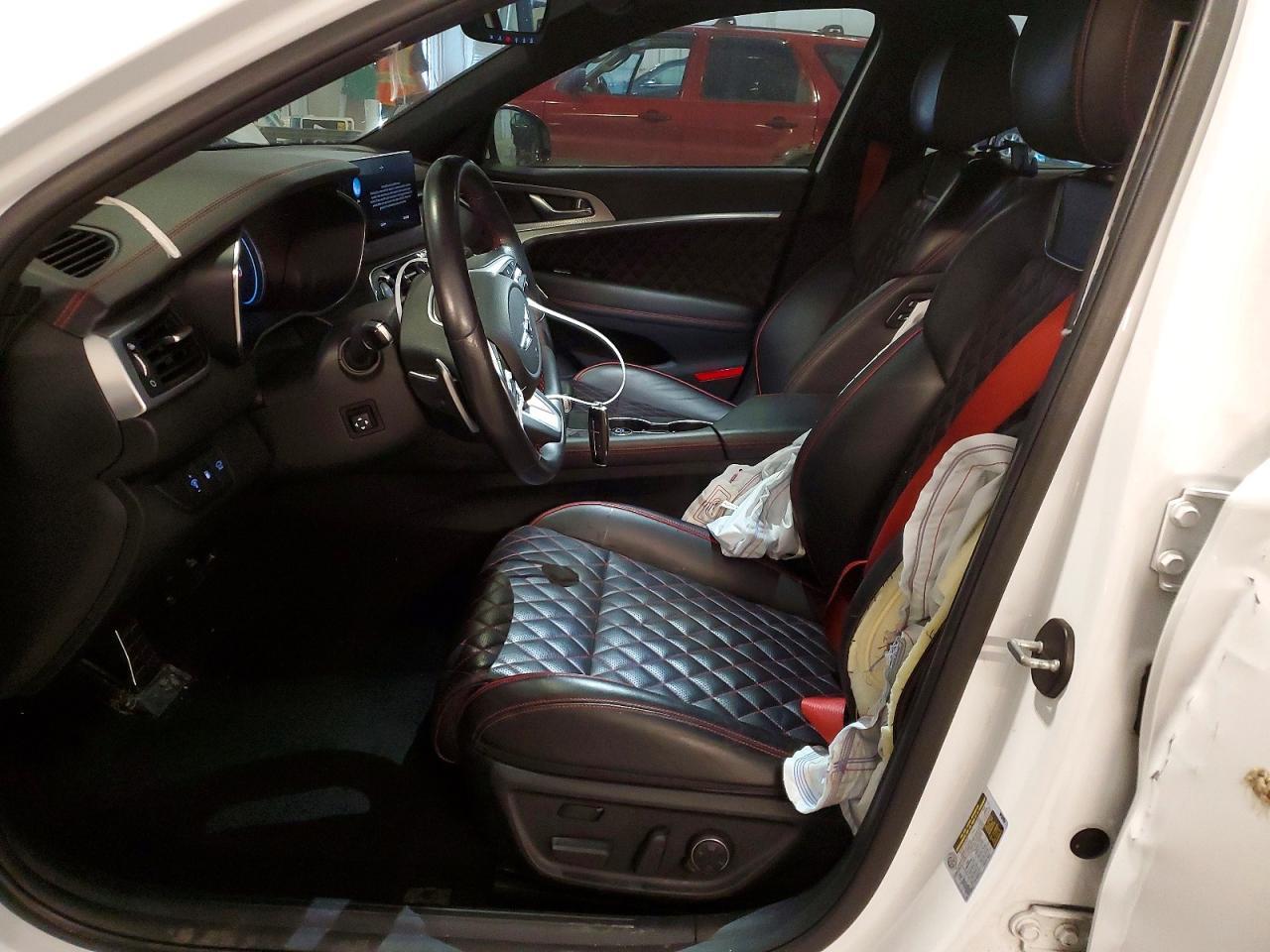 2023 Genesis G70 3.3T Standard - Image 7