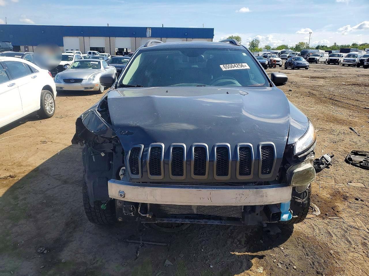 2016 Jeep Cherokee Trailhawk - Image 5