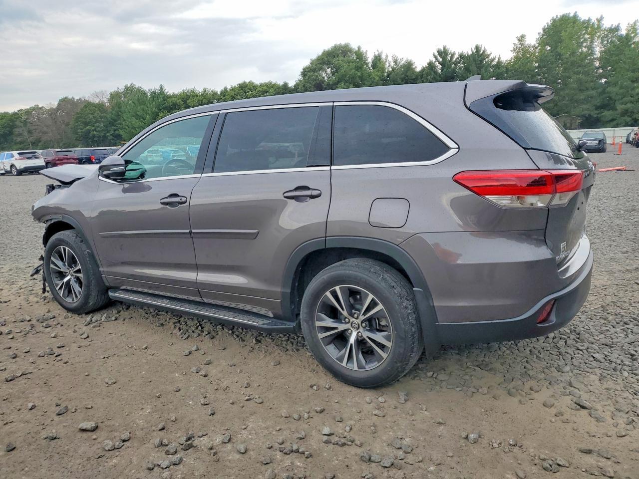 2017 Toyota Highlander Le Plus - Фото 2