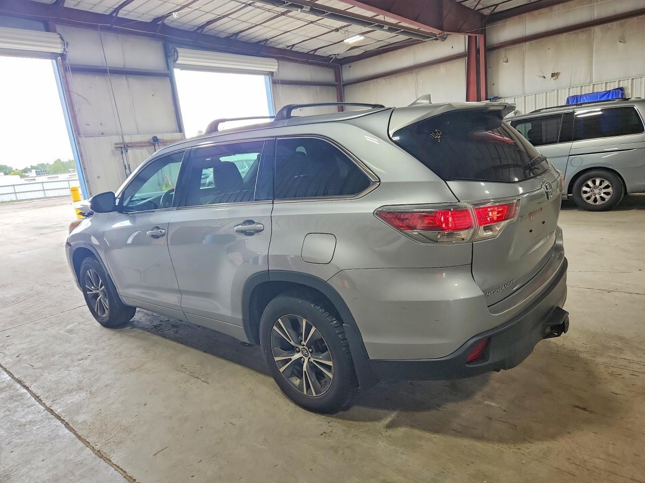 2016 Toyota Highlander Xle - Фото 2