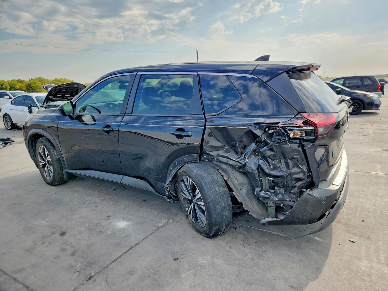 2023 Nissan Rogue Sv - Image 2
