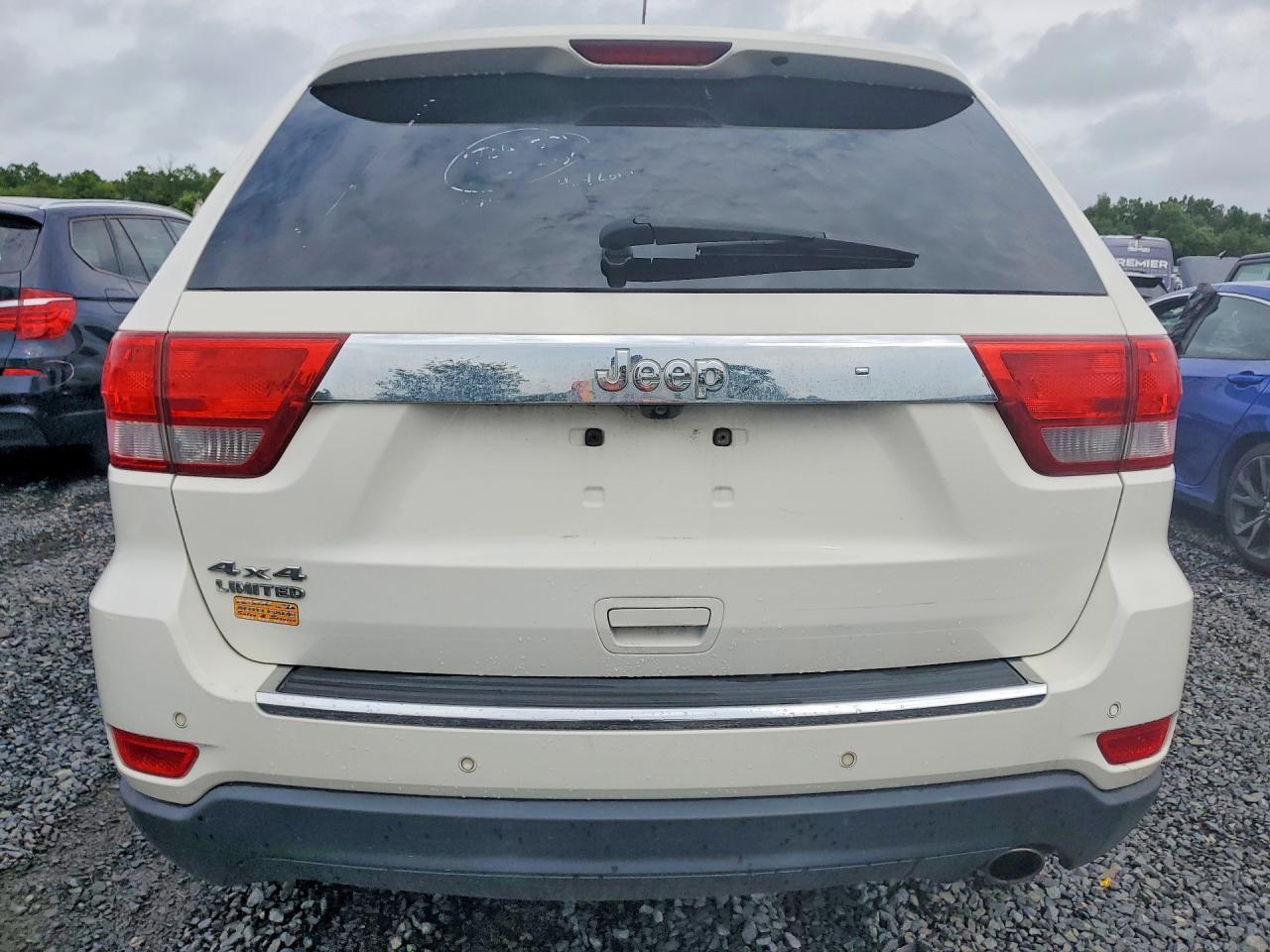 2011 Jeep Grand Cherokee Limited - Image 6