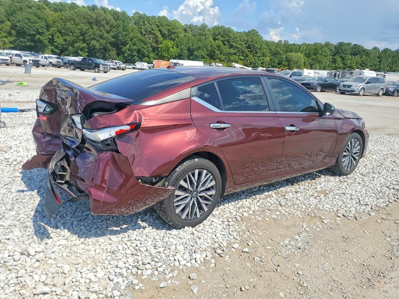 2024 Nissan Altima - Фото 3