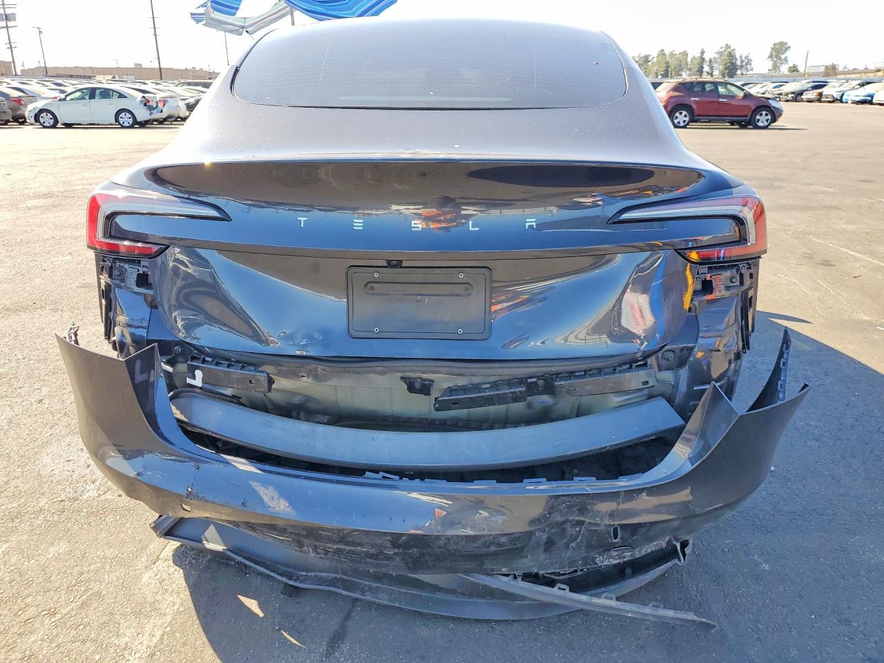 2025 Tesla Model 3 - Фото 6