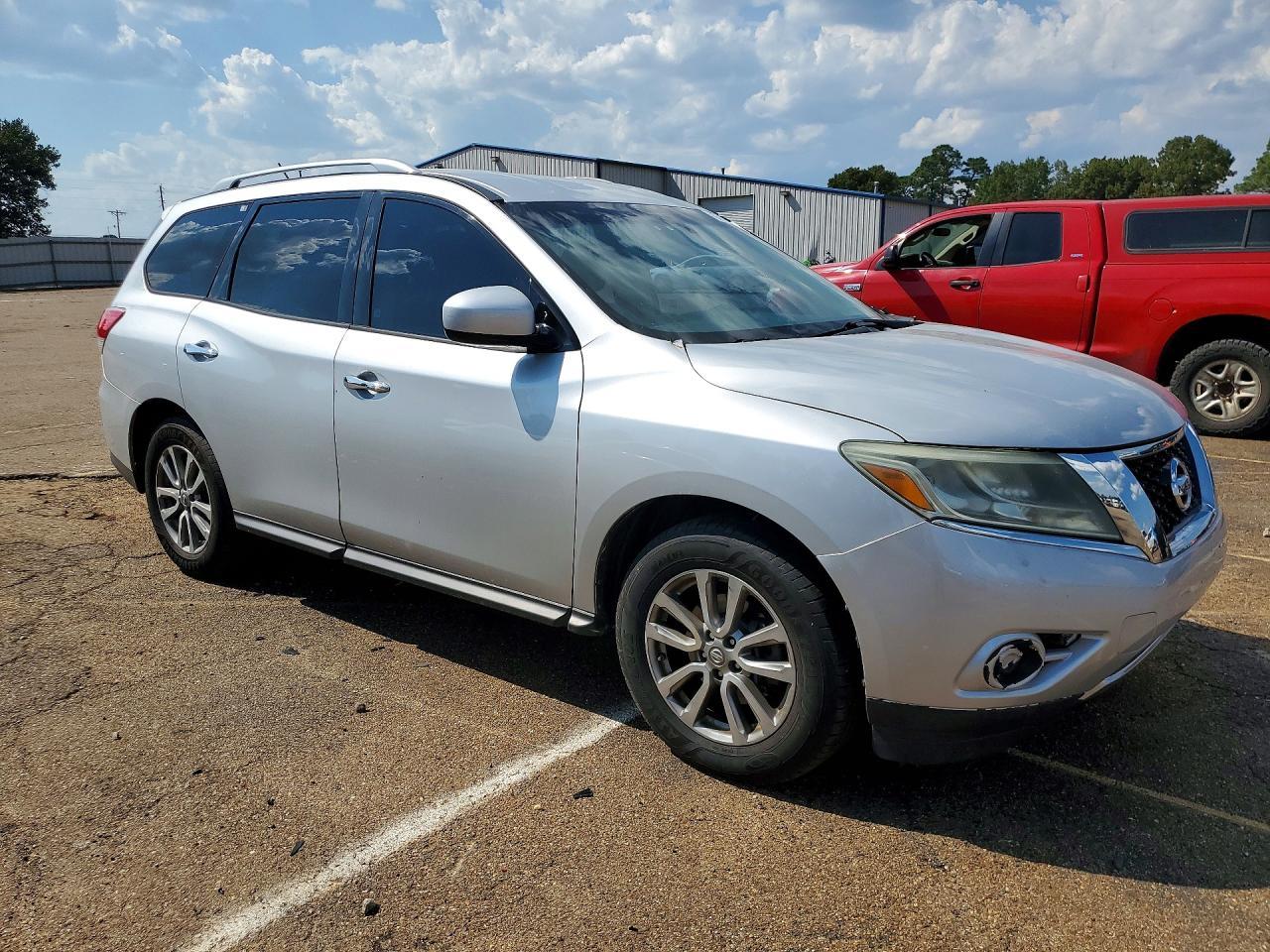 2013 Nissan Pathfinder S - Image 4