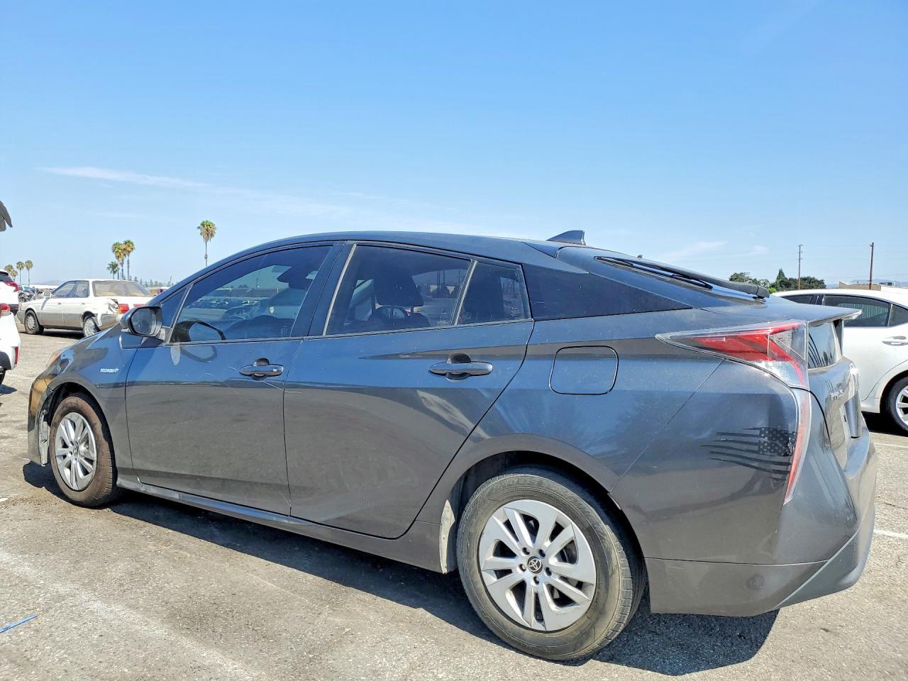 2017 Toyota Prius Two - Фото 2