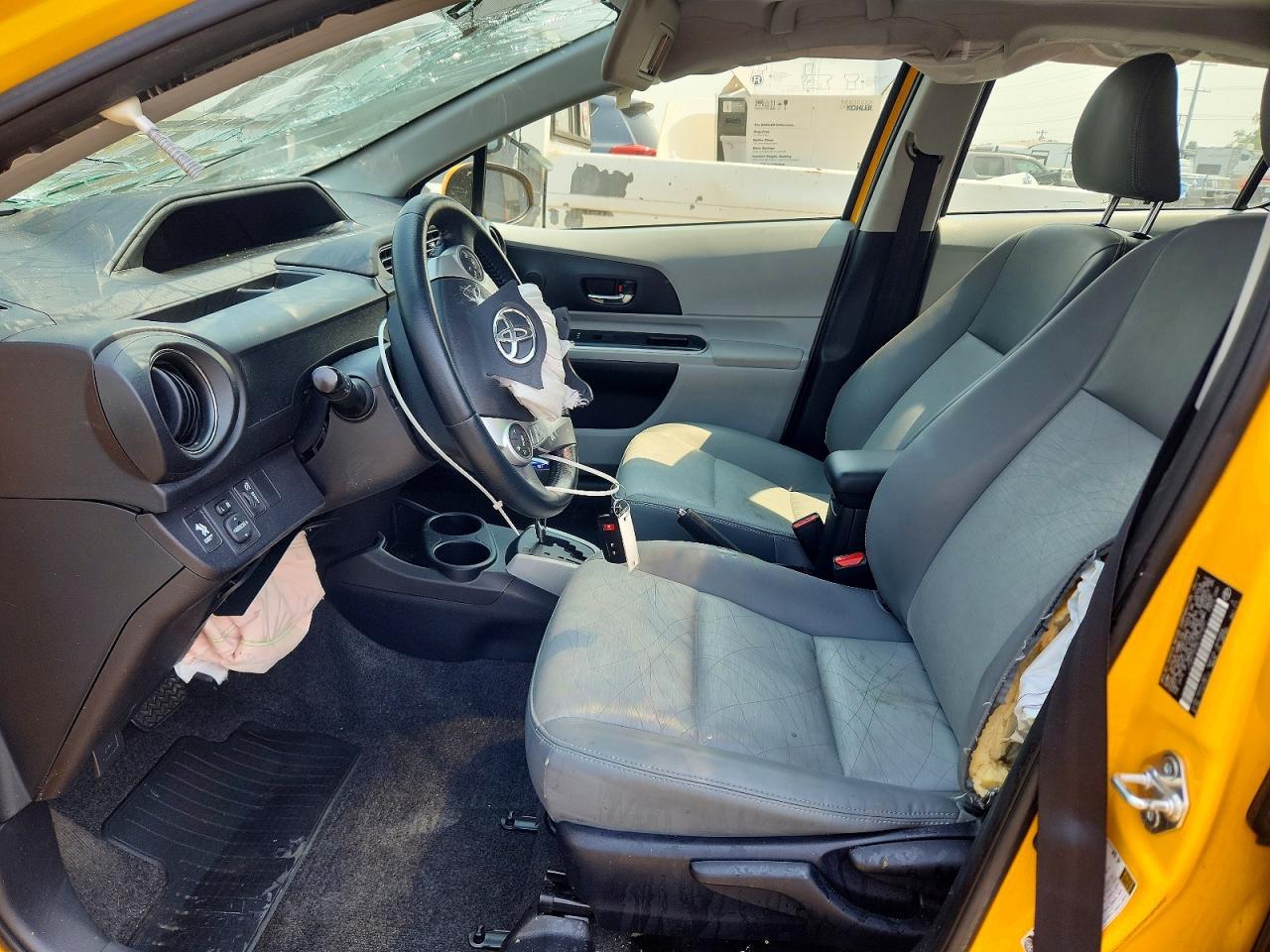 2014 Toyota Prius C Four - Image 7