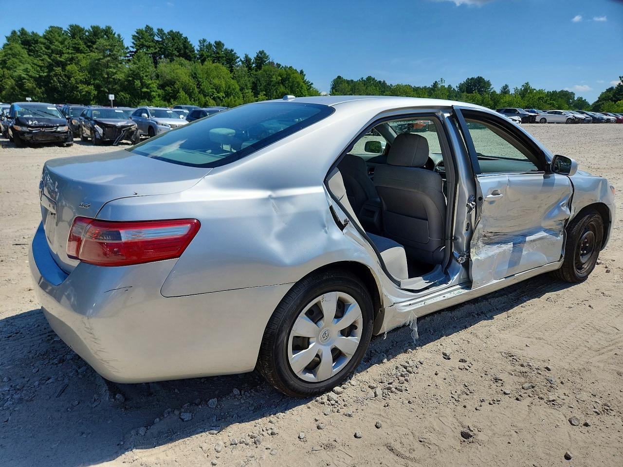 2011 Toyota Camry Le - Фото 3