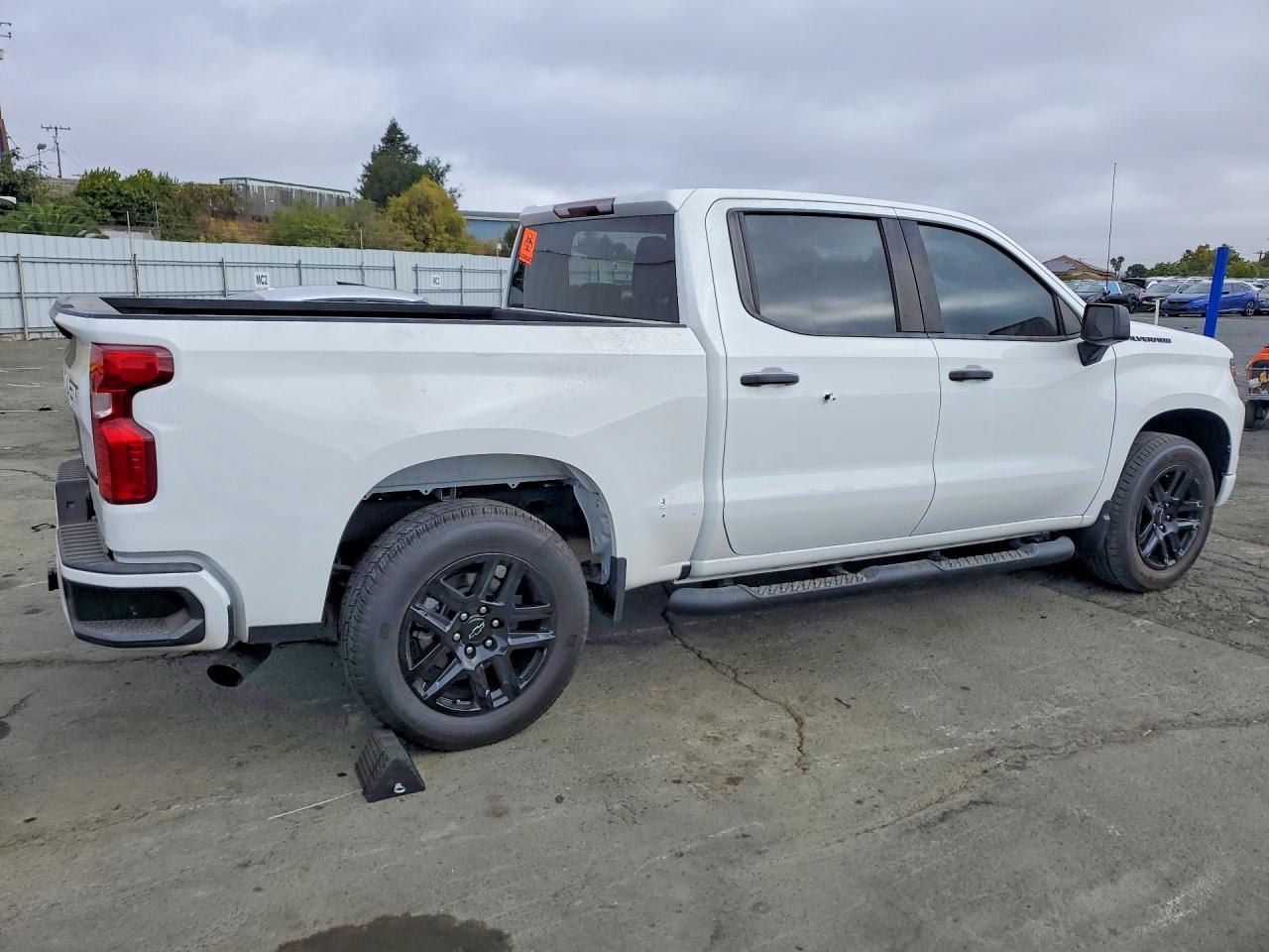 2023 Chevrolet Silverado C1500 Custom - Фото 3