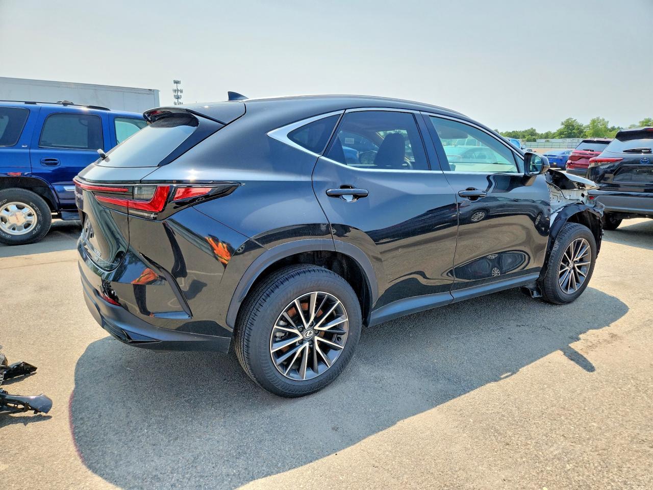 2024 Lexus Nx 350 Premium - Image 3