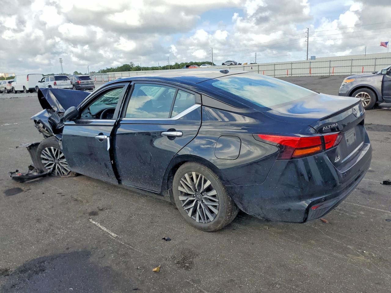 2025 Nissan Altima Sv - Image 2