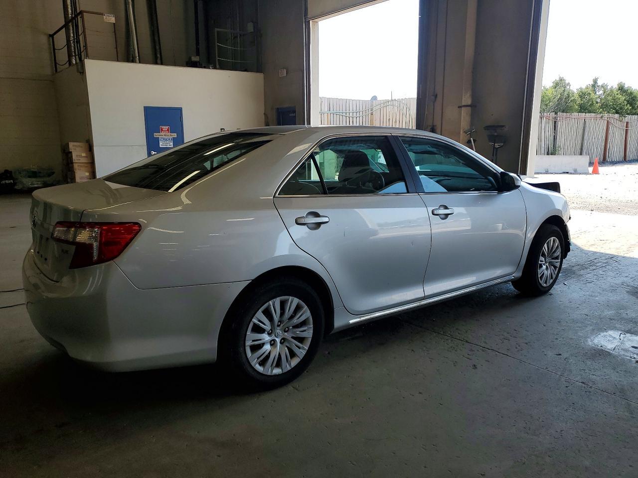 2014 Toyota Camry Le - Image 3