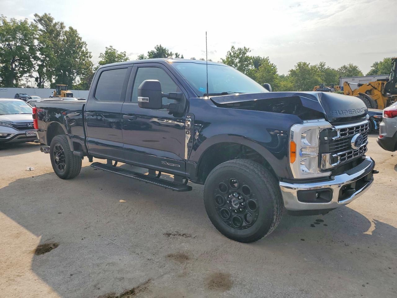 2023 Ford F350 Super Duty - Image 4