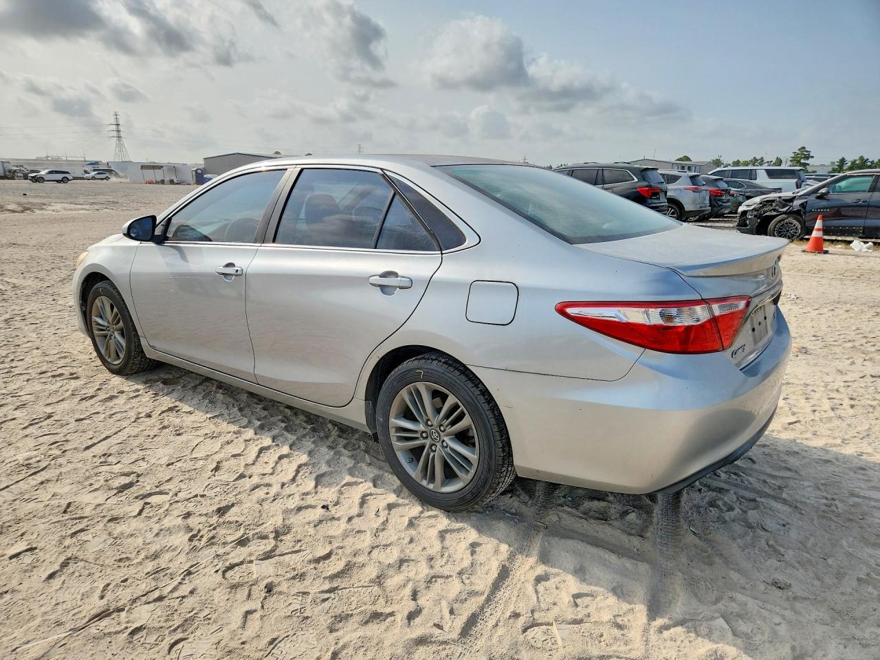 2017 Toyota Camry Se - Фото 2