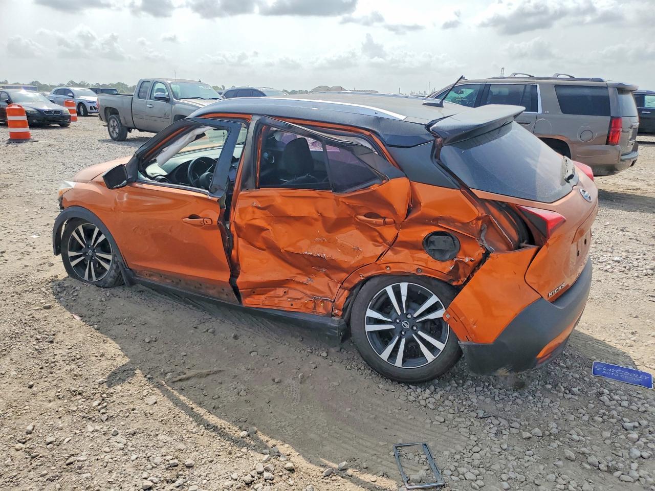 2019 Nissan Kicks Sr - Image 2