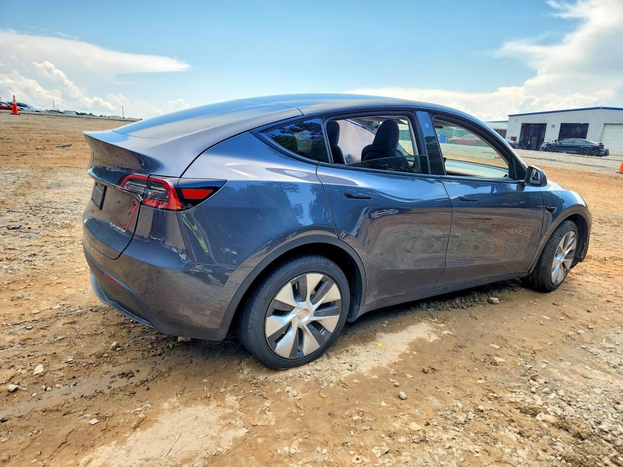 2023 Tesla Model Y - Фото 3