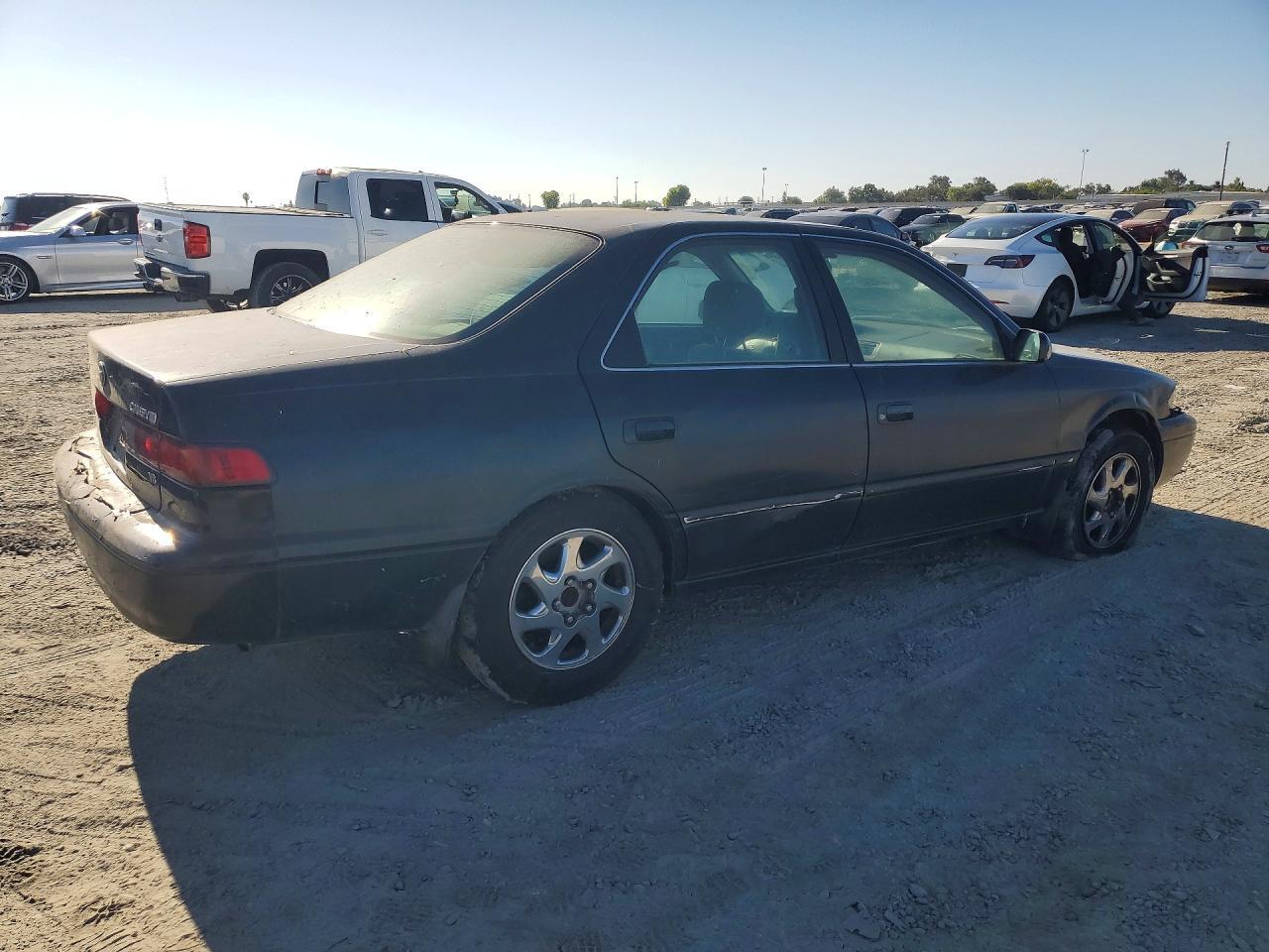 1998 Toyota Camry Le V6 - Image 3