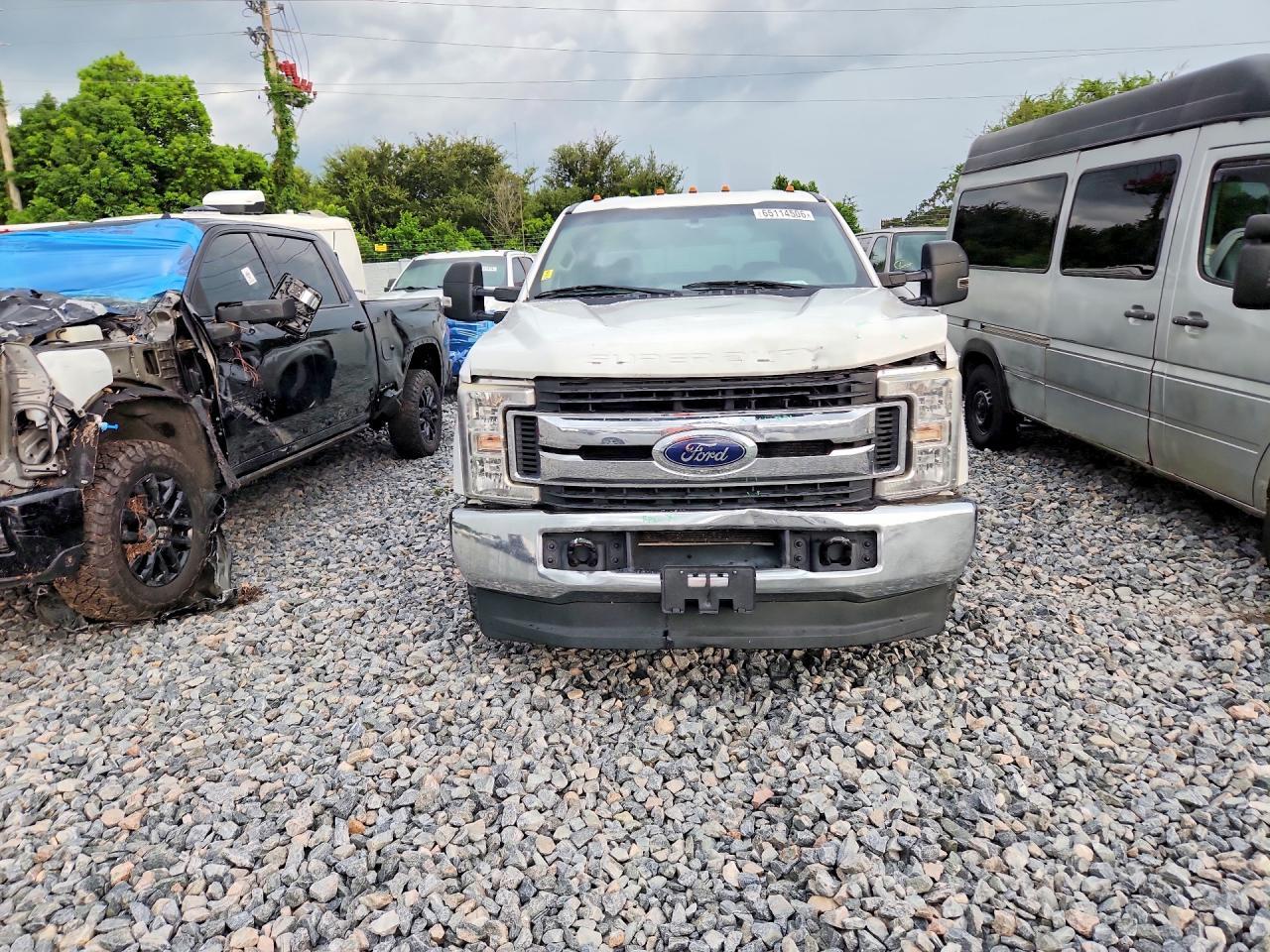 2019 Ford F350 Super Duty - Image 5